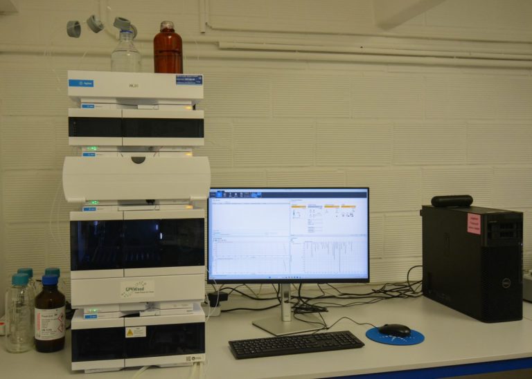 Chromatographie en phase liquide avec détection DAD