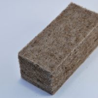 Panneau isolant à base de fibres de bois issues de déchets
